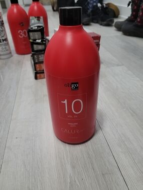 Matrix And Pulpriot Hair Dyes (15) Women Hair Color Developer Bottle (1)